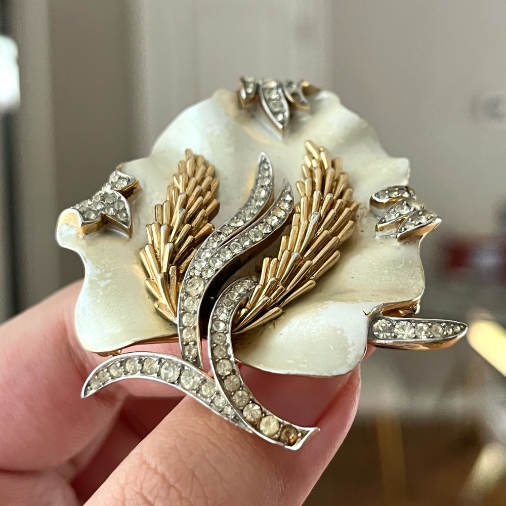 Vintage Trifari Crown 50s Under The Sea Coral Reef Mother of Pearl Gold Brooch - Picture 13 of 14